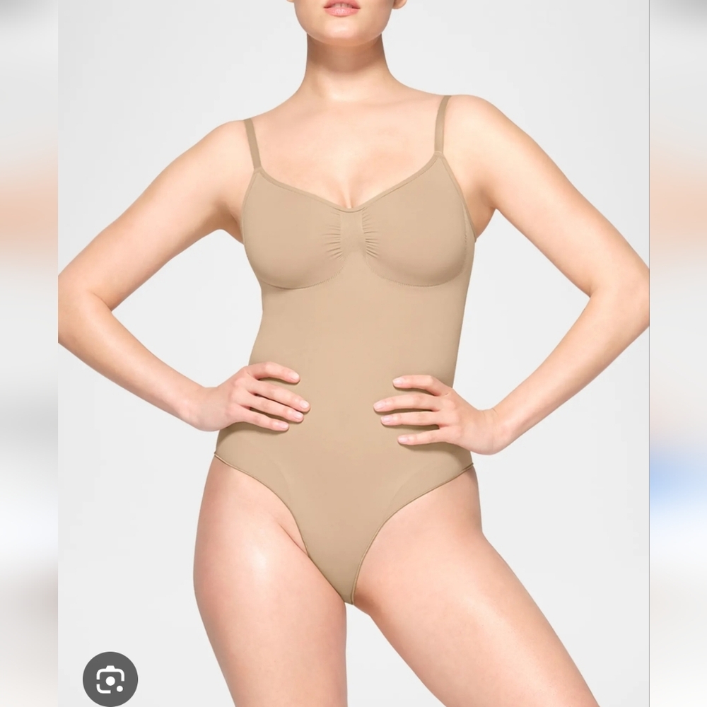 SKIMS Seamless Sculpting Bodysuit Tan Nude Shapewear Compression Body Suit